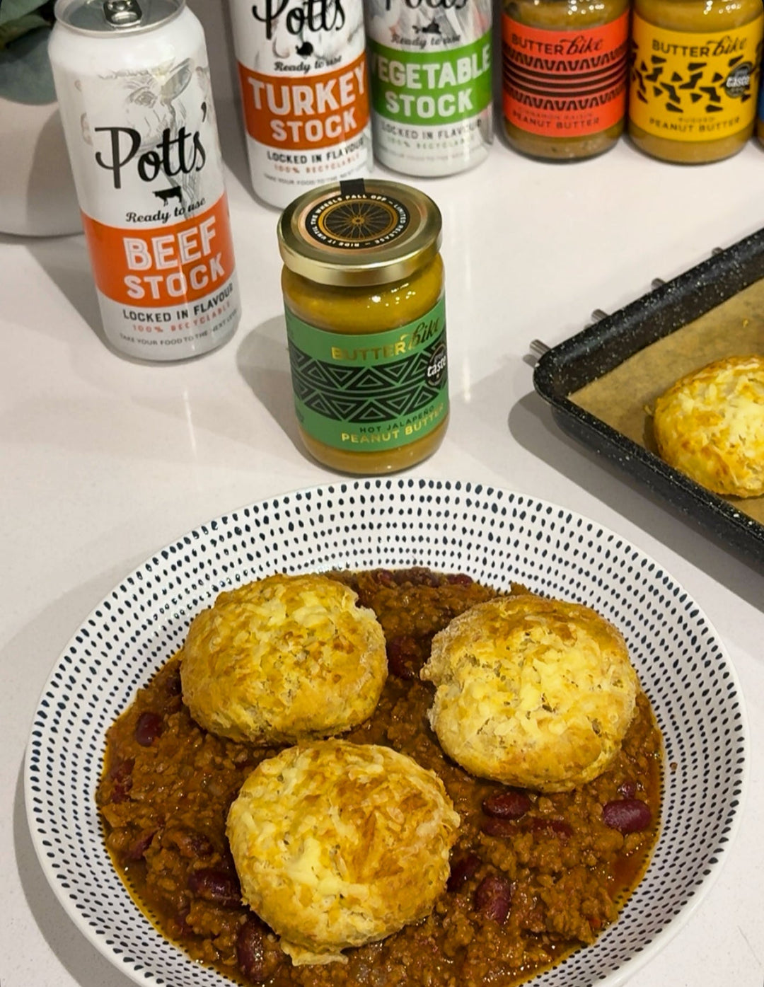 Low & Slow Chilli con Carne with Hot Jalapeño Peanut Butter Scones